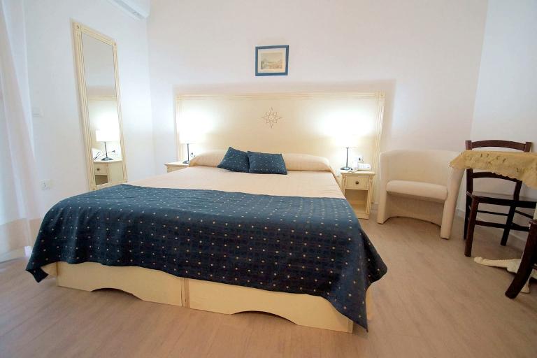 Aparthotel Tartaruga Bianca - Camera doppia, Valledoria (SS)
