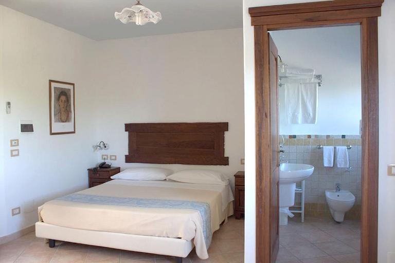 Hotel Nuraghe Arvu - Classic Zimmer, Cala Gonone (NU)