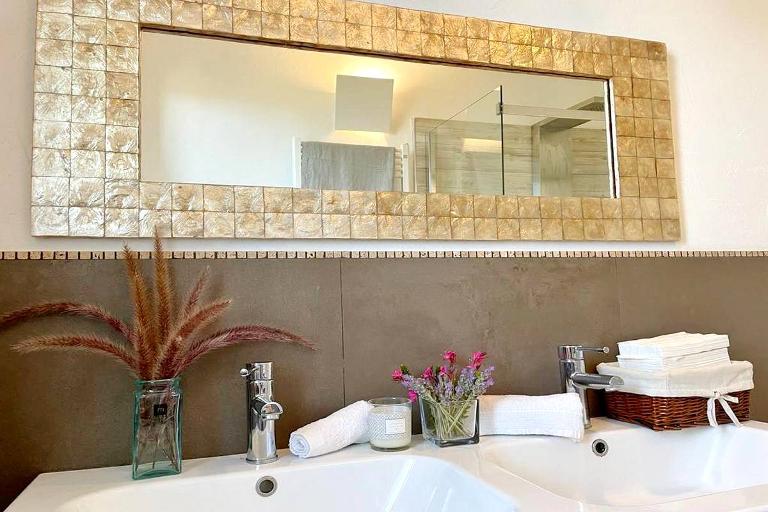 Boutique hotel & Wine Resort Is Cheas - Isabella Farm House Suite, San Vero Milis (OR)