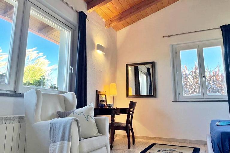 Boutique hotel & Wine Resort Is Cheas - Isabella Farm House Suite, San Vero Milis (OR)