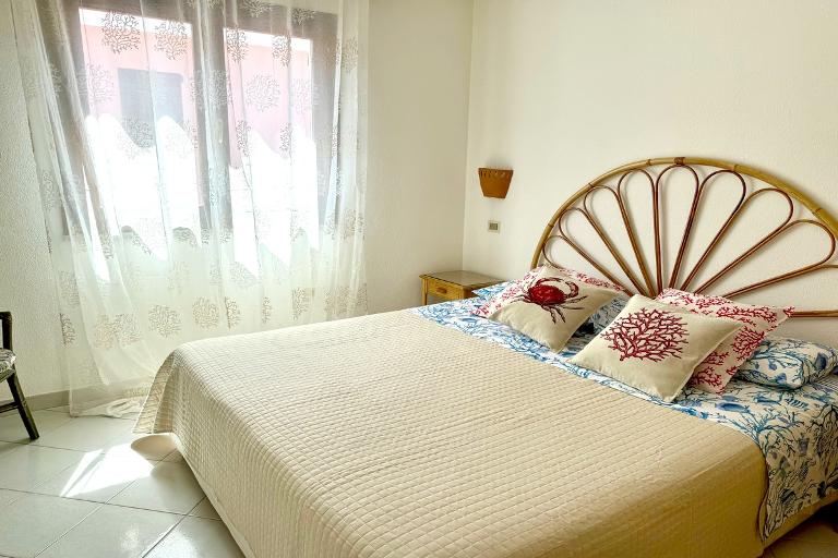 Flats Isola Rossa - 1-bedroom flat Mindi, Isola Rossa (OT)