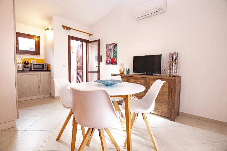 Appartements Isola Rossa - Appartement Mindi, Isola Rossa (OT)