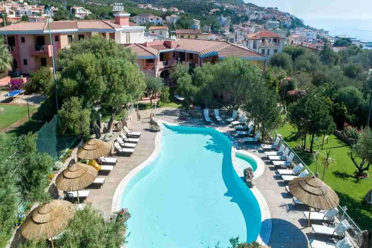 Relax Hotel I Ginepri - Superior Zimmer mit Balkon, Cala Gonone (NU)