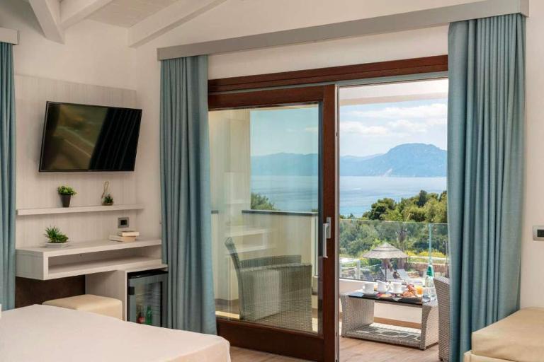 Relax Hotel I Ginepri - Superior Zimmer mit Balkon und Meerblick, Cala Gonone (NU)