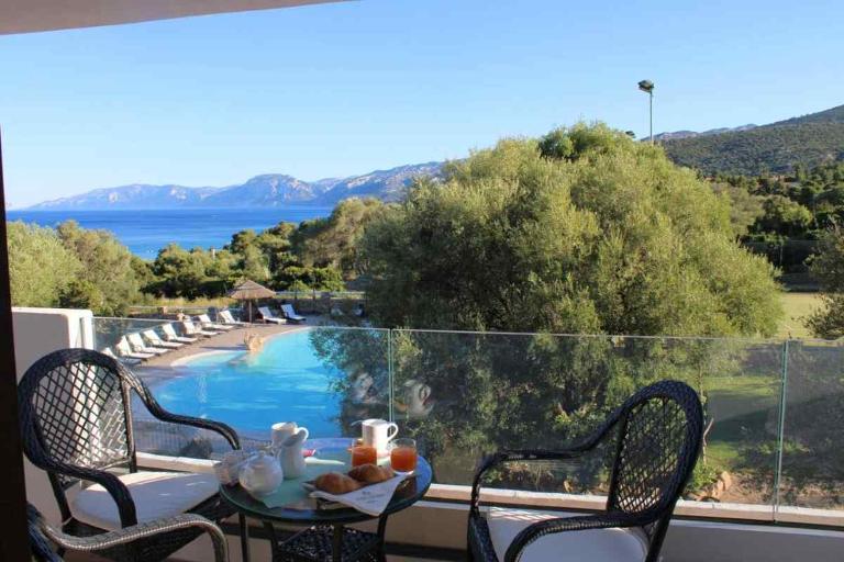 Relax Hotel I Ginepri - Superior Zimmer mit Balkon und Meerblick, Cala Gonone (NU)
