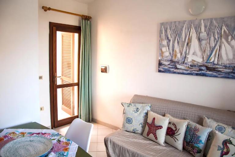Appartements Isola Rossa - Appartement Junchi, Isola Rossa (OT)