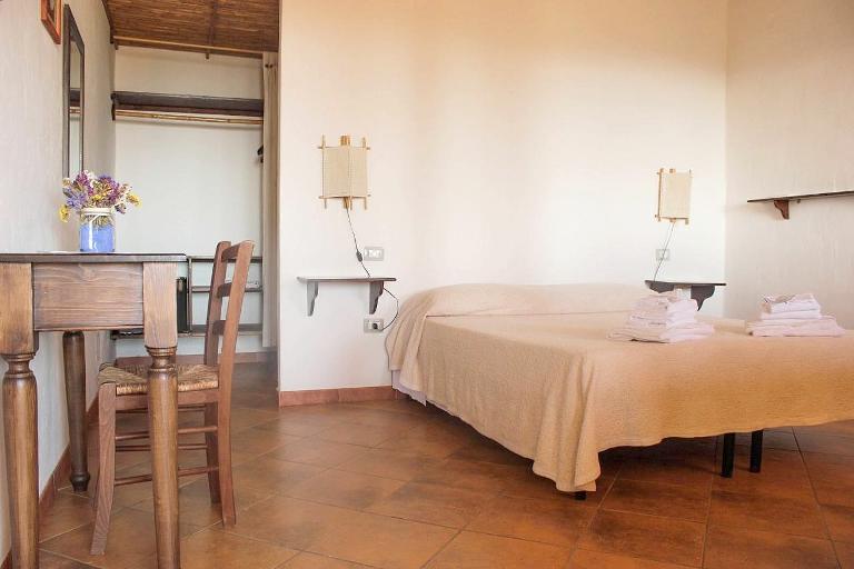 Boerderij Fighezia - Double Room with Breakfast Area, Fluminimaggiore (CI)
