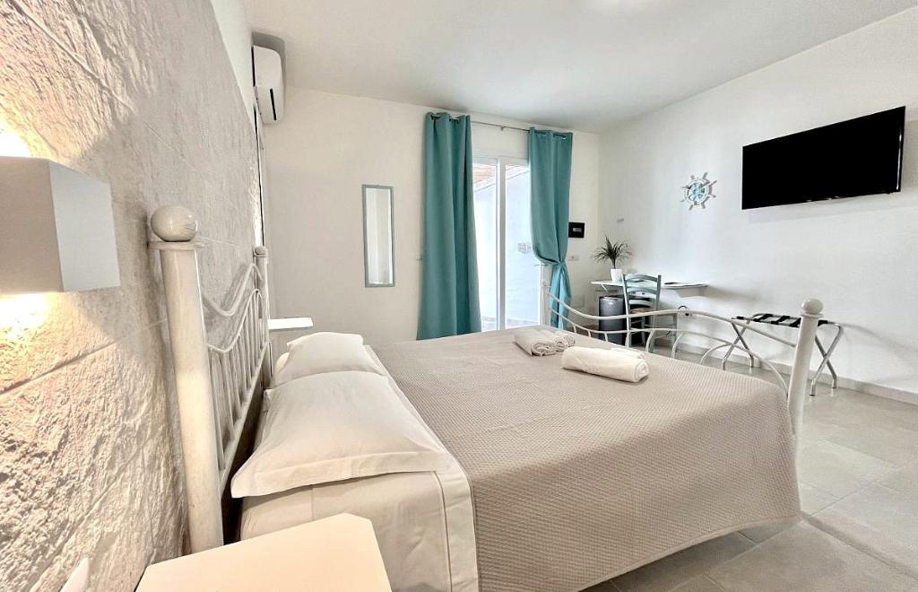 Angolo Mare Apartments & Rooms, Porto Pino (CI) #5