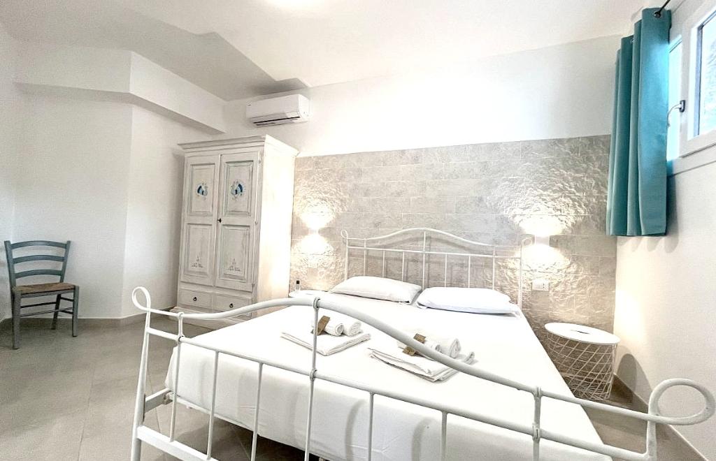 Angolo Mare Apartments & Rooms, Porto Pino (CI) #17