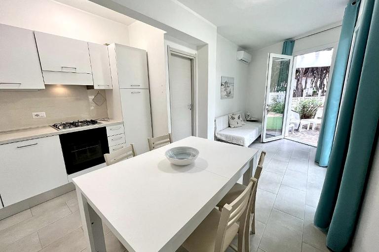 Angolo Mare Apartments & Rooms - Apartments, Porto Pino (CI)