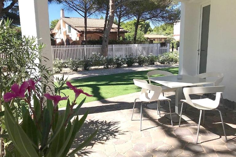 Angolo Mare Apartments & Rooms - Apartments, Porto Pino (CI)