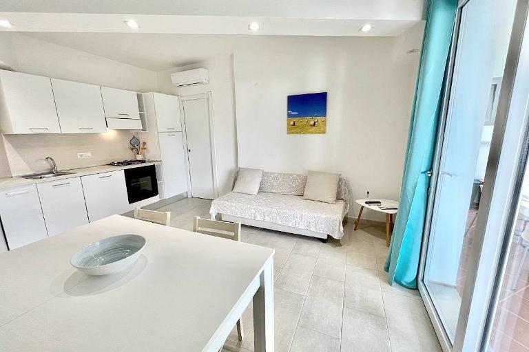 Angolo Mare Apartments & Rooms - Apartments, Porto Pino (CI)