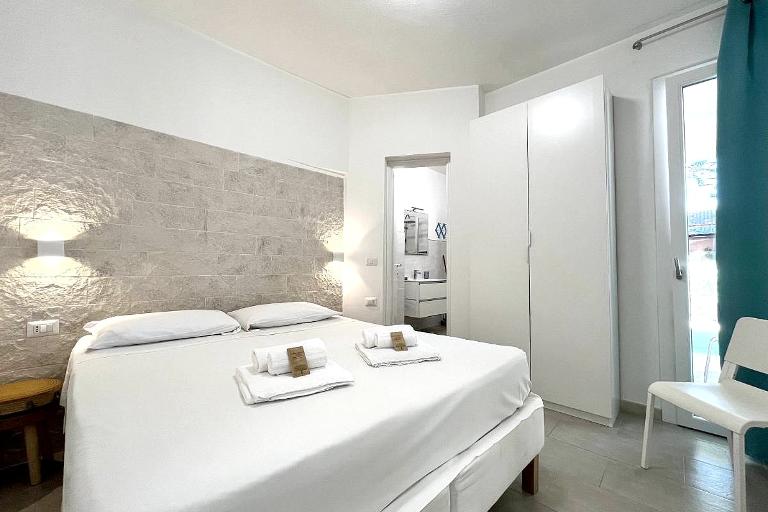 Angolo Mare Apartments & Rooms - Apartments, Porto Pino (CI)