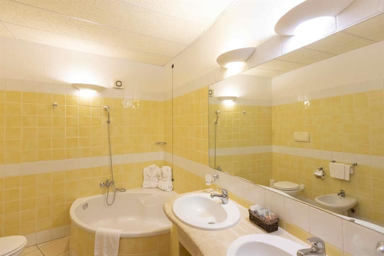 Horse Country Resort - Junior Suite / Suite - Hotel Medar ****, Arborea (OR)