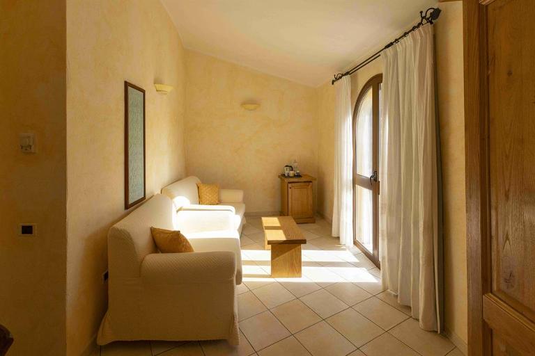 Horse Country Resort - Junior Suite / Suite - Hotel Medar ****, Arborea (OR)