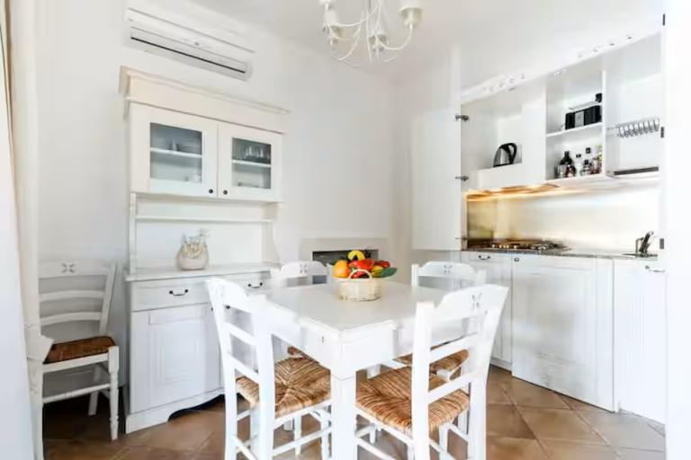 Villa Caprice - Apartment Est, Cagliari (CA)