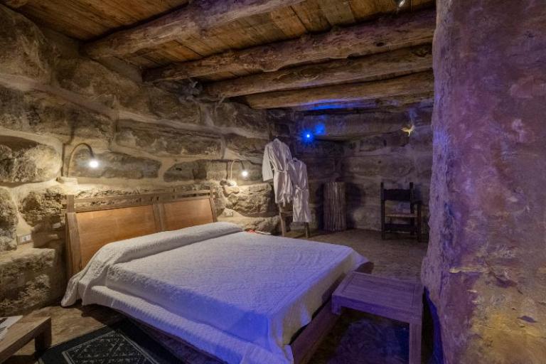 Agriturismo Is Perdas & Glamping - Deluxe Zimmer La Grotta, Gergei (SU)