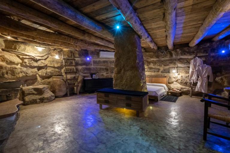 Agriturismo Is Perdas & Glamping - Deluxe Zimmer La Grotta, Gergei (SU)
