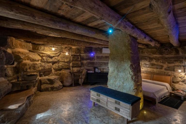 Agriturismo Is Perdas & Glamping - Deluxe Zimmer La Grotta, Gergei (SU)