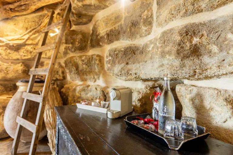 Agriturismo Is Perdas & Glamping - Deluxe Zimmer La Grotta, Gergei (SU)