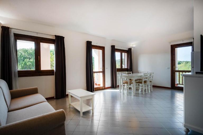 Residence Hotel Costa Serena - Suite Apartment, Palau (OT)