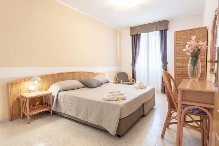 Rina Sea Apartments - Ferienwohnung mit 1 Schlafzimmer, 4 Personen, Alghero (SS)