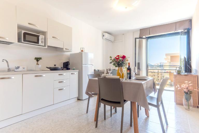 Rina Sea Apartments - Ferienwohnung mit 1 Schlafzimmer, 4 Personen, Alghero (SS)