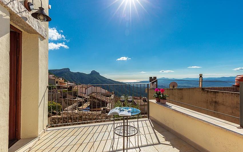 Fiori Ogliastra Dahlia Casa Vacanza Baunei - Sardegna