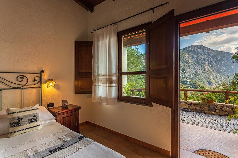 Farmhouse Canales - Triple room with lake o valley view, Dorgali (NU)