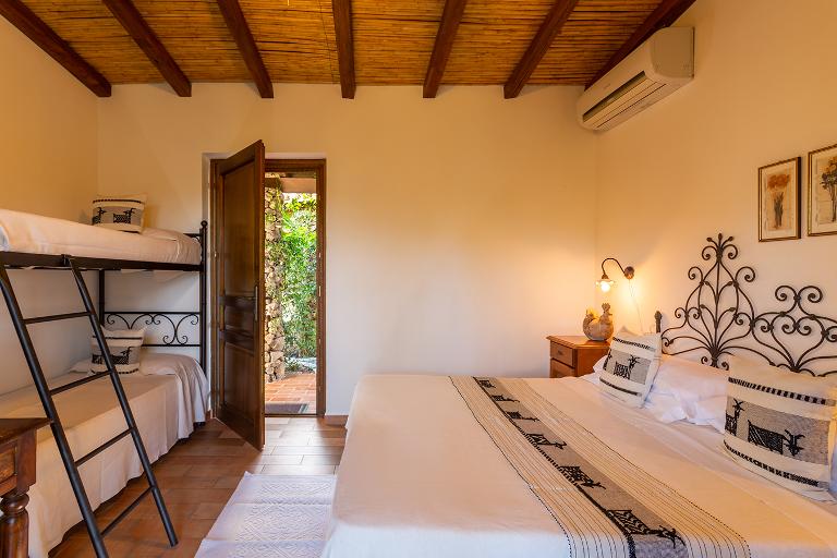 Farmhouse Canales - Quadruple Bedroom, Dorgali (NU)