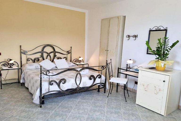 Agriturismo Finagliosu - Camera quadrupla con cucina esterna, Sassari (SS)