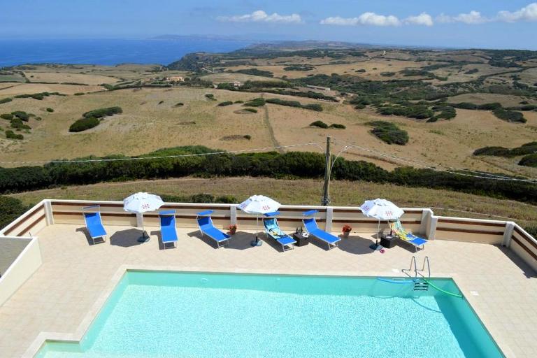 Agriturismo Finagliosu - Camera doppia con cucina esterna condivisa, Sassari (SS)