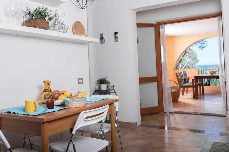 Ferienwohnungen Linnas Siccas - Ferienwohnung Sunrise für 4 Personen, Cala Liberotto (NU)