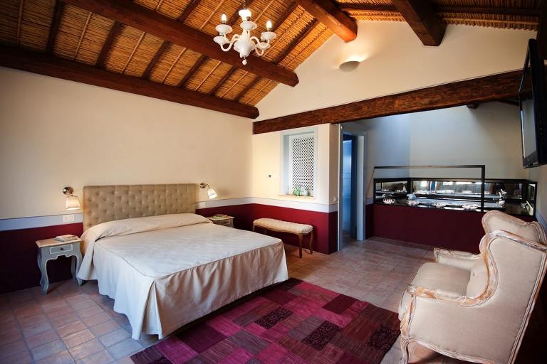 Hotel Aquaesinis - Suite Romantic + Laguna Suite, Cabras (OR)
