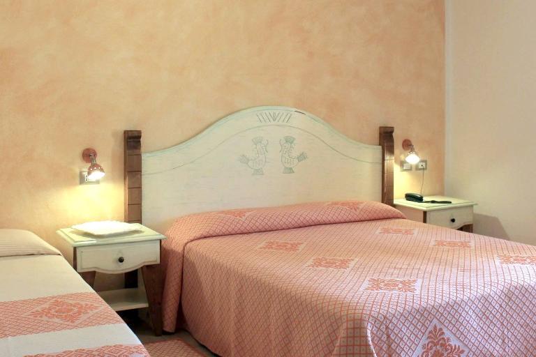 Hotel Maria Caderina - Chambre Family, Posada (NU)