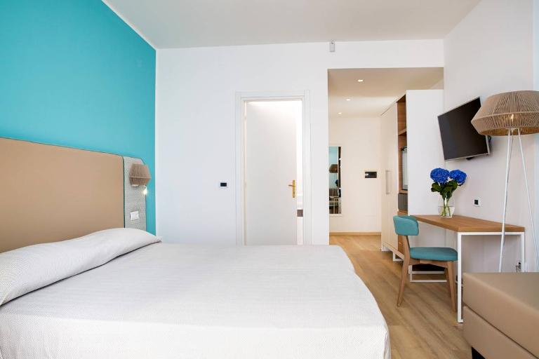 Lu Hotel Maladroxia - Deluxe Rooms with sea-views & small balcony, Sant'Antioco (CA)