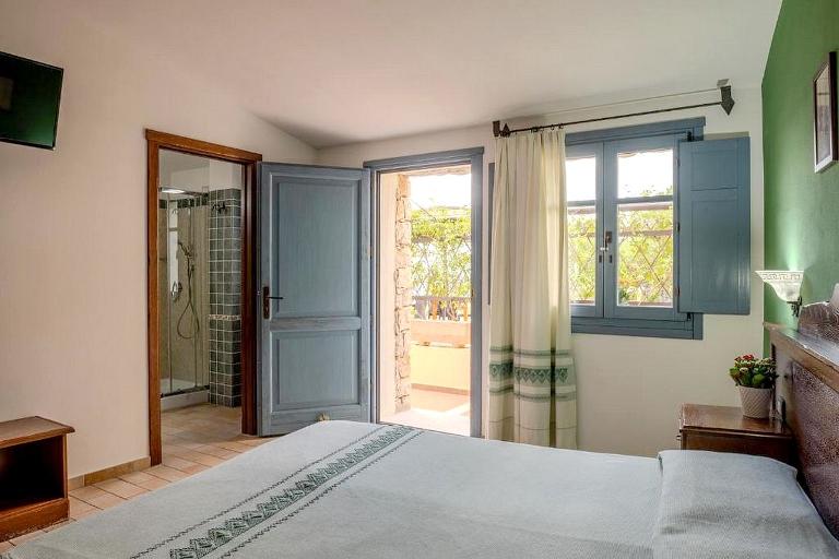 Hotel Bia Maore - Double room with small balcony, Baunei (OG)