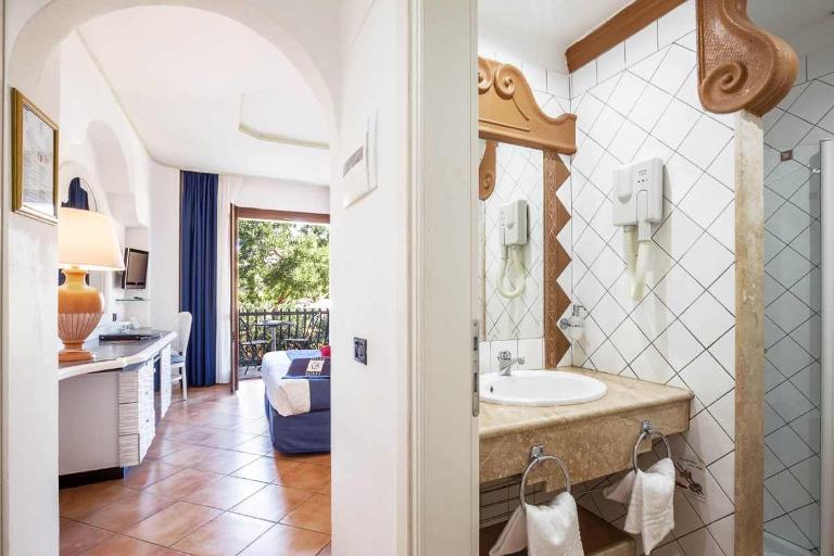 Hotel La Bitta - Comfort room with garden view and balcony, Arbatax (OG)