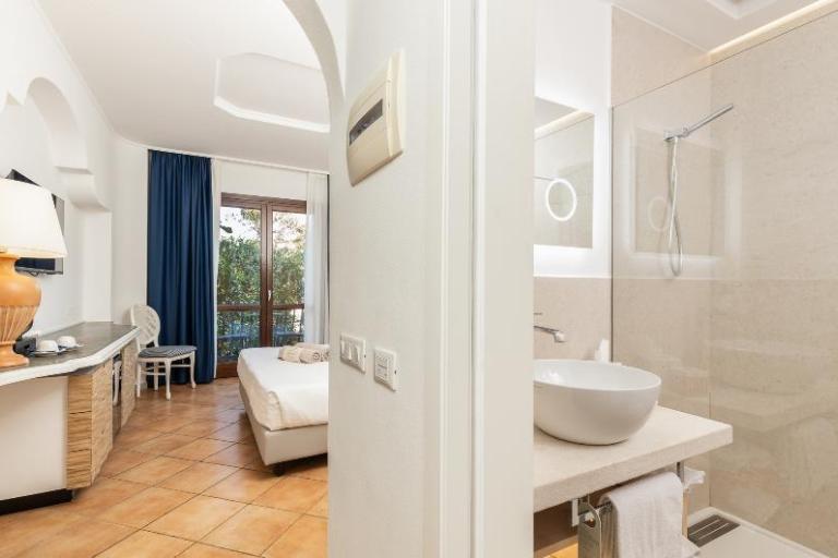 Hotel La Bitta - Comfort room with garden view and balcony, Arbatax (OG)