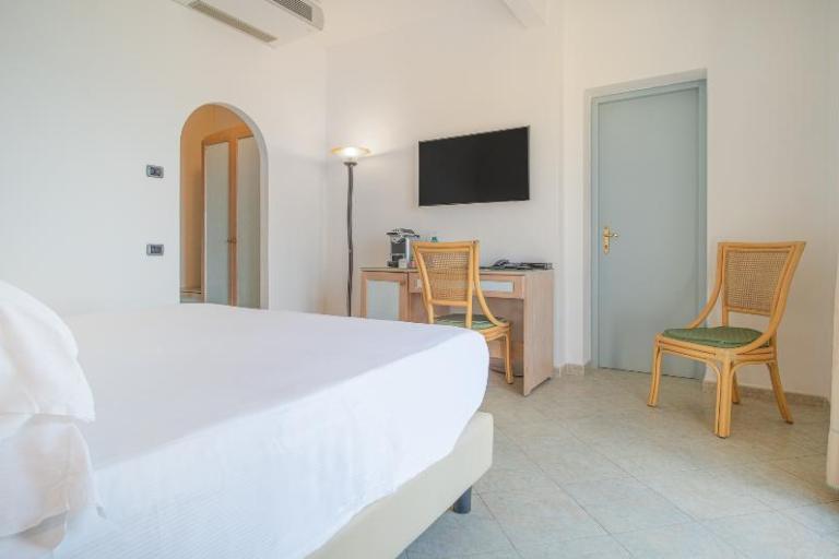 Hotel La Baja - Chambres Panoramic, Santa Caterina di Pittinuri (OR)