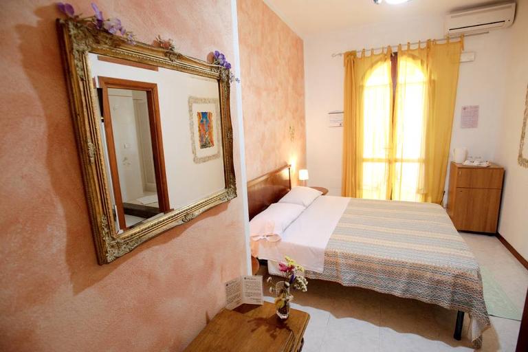 Hotel Villa Belfiori - Standard Zimmer, Torre dei Corsari (VS)