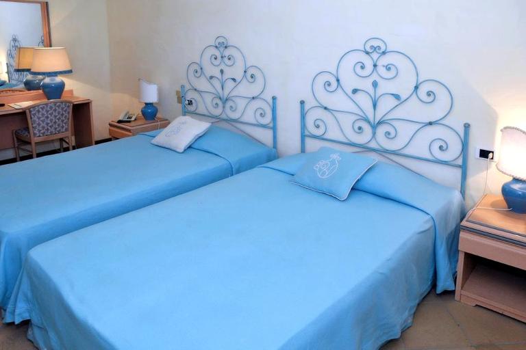 Hotel Pulicinu - Comfort Zimmer mit Gartenblick , Baia Sardinia (OT)