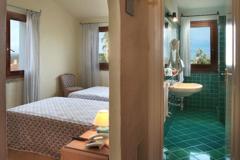 Hotel Pulicinu - Comfort Zimmer mit Gartenblick , Baia Sardinia (OT)