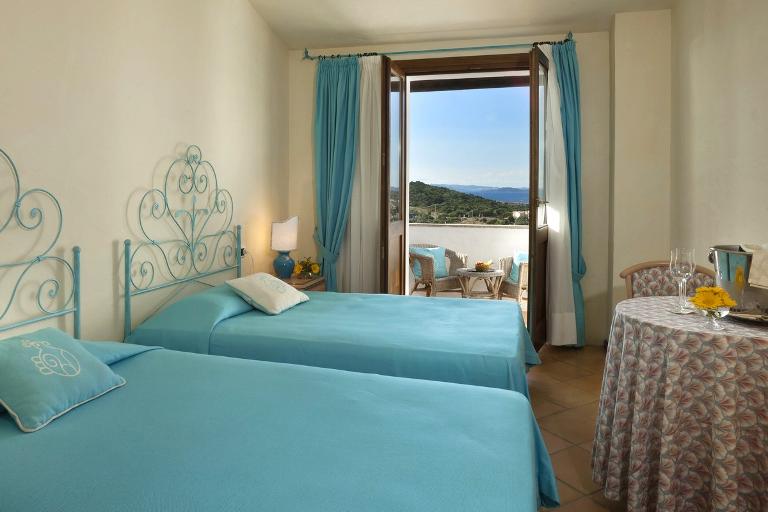 Hotel Pulicinu - ComfortZimmer mit Meerblick , Baia Sardinia (OT)